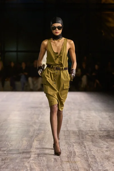 Look 8
